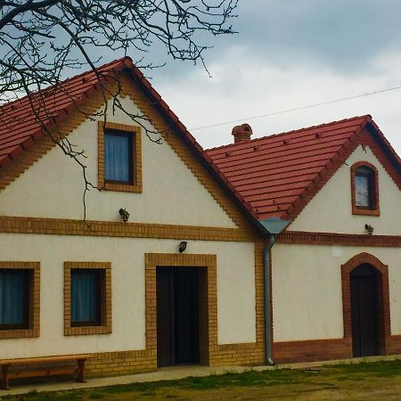 Takacs Pince Apartman Hajos المظهر الخارجي الصورة